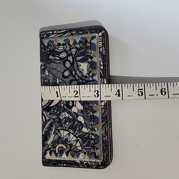 Sakroots Elegant Blue and White Women's Wallet - Picture 7 of 9